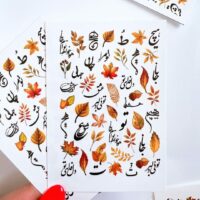 لنز ناخن ترکیبی متن و برگ پاییزی